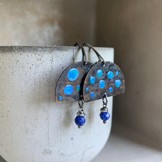 Earrings in brass, silver and lapis lazuli 'Blue Bay'