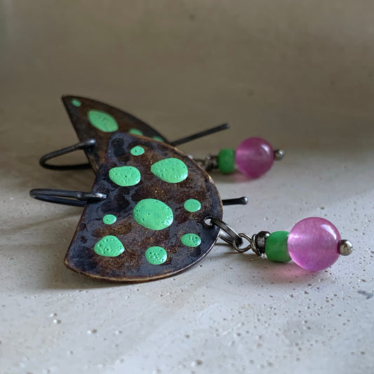Earrings in brass, silver and jade 'Sweet Pea Pink'
