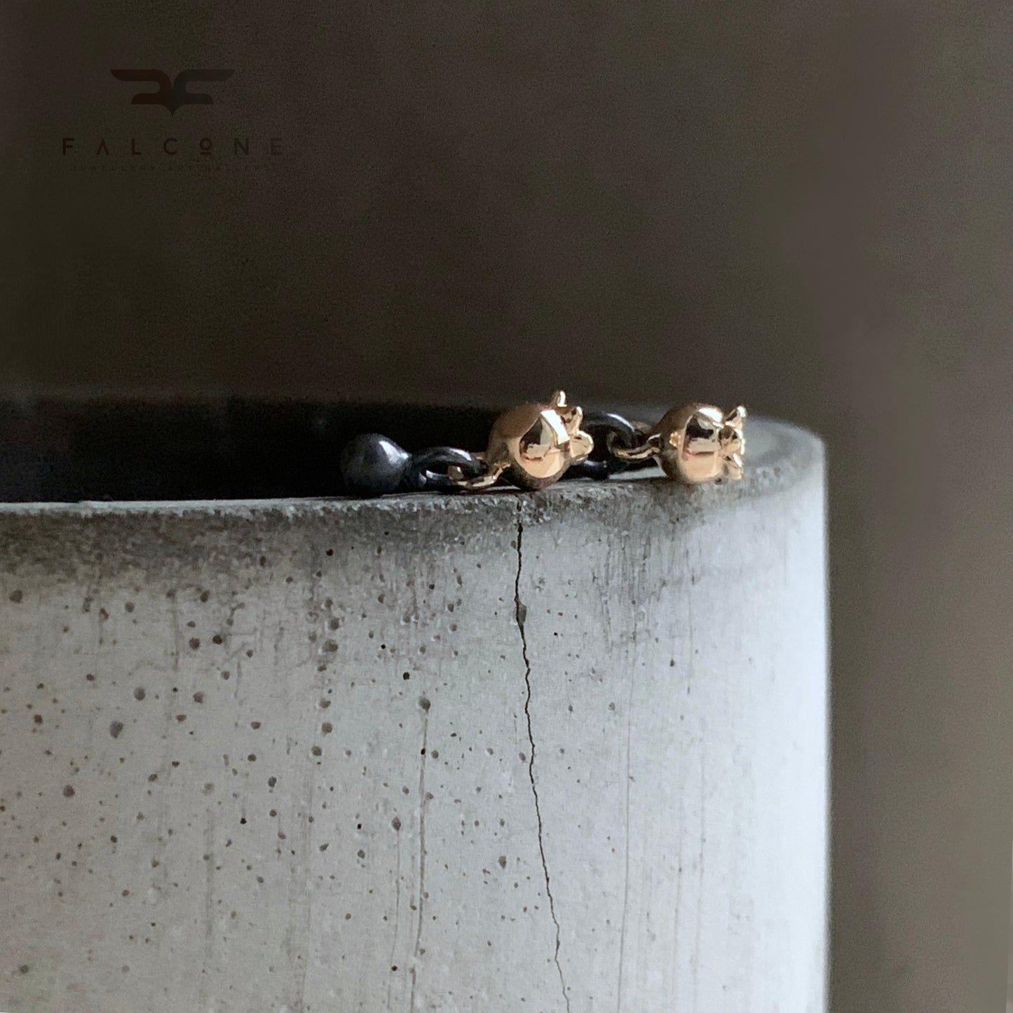 Pendientes pequeños de latón bañado en oro y plata de ley ‘Bayas Doradas’