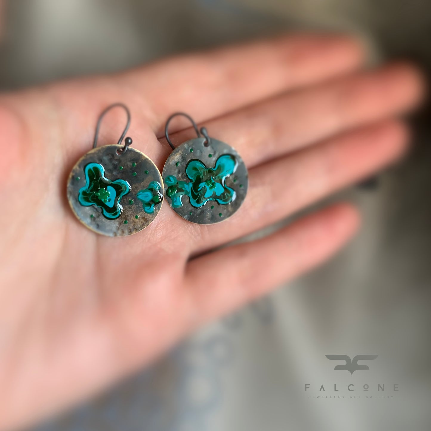 Pendientes de latón y plata 'Flores verde oscuro'