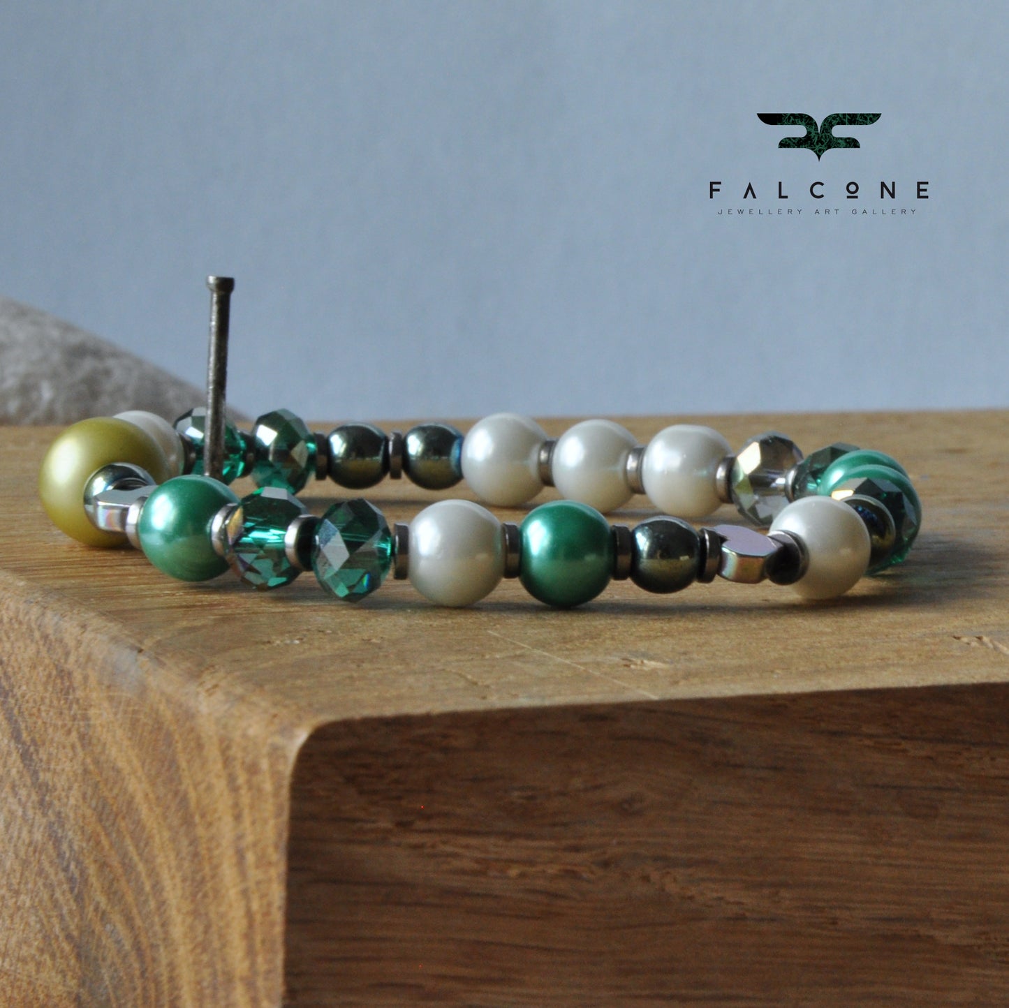 Pulsera con hematites y perlas de cristal 'Corazones con Pistacho'