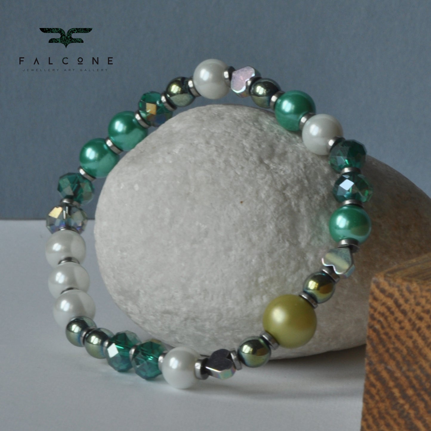 Pulsera con hematites y perlas de cristal 'Corazones con Pistacho'