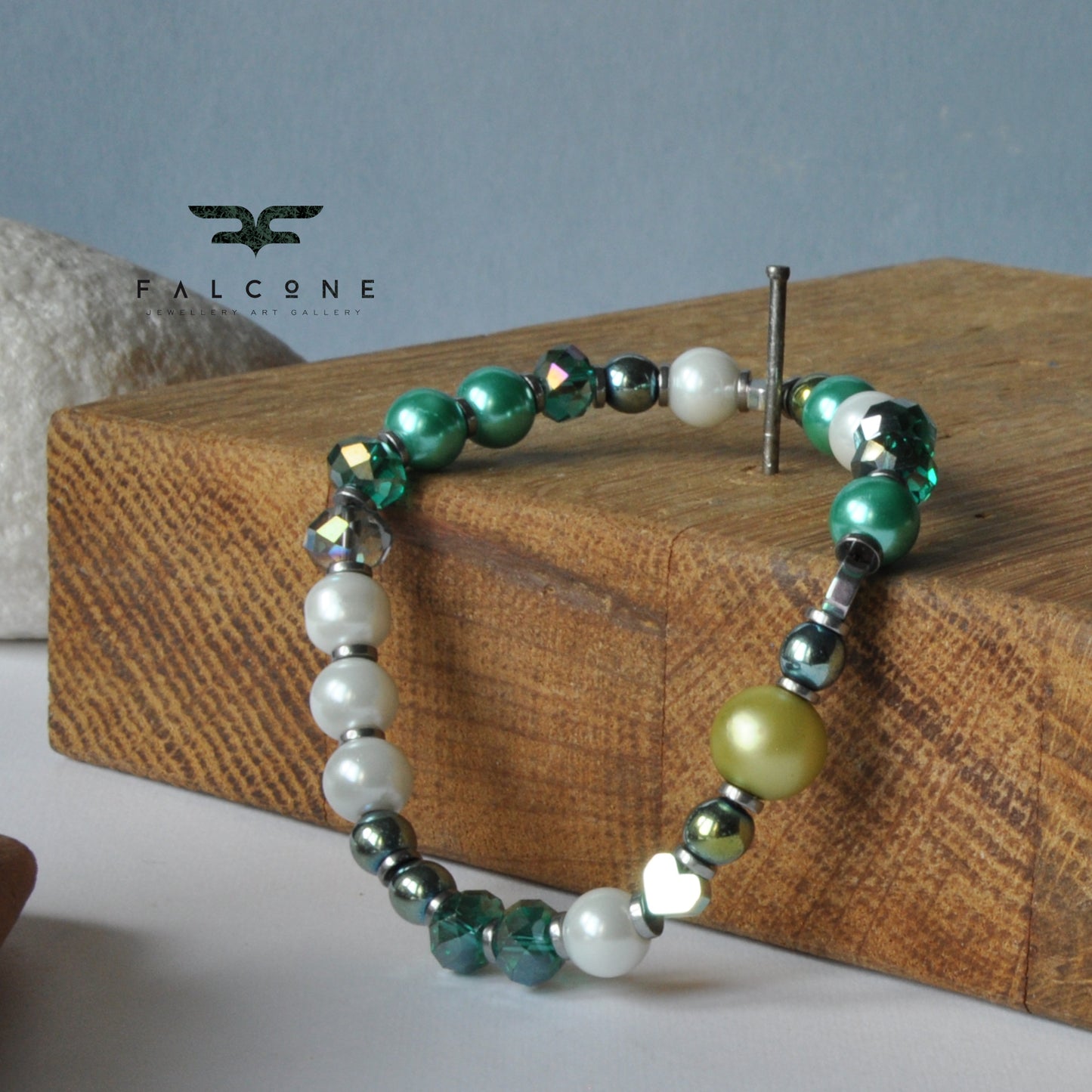 Pulsera con hematites y perlas de cristal 'Corazones con Pistacho'