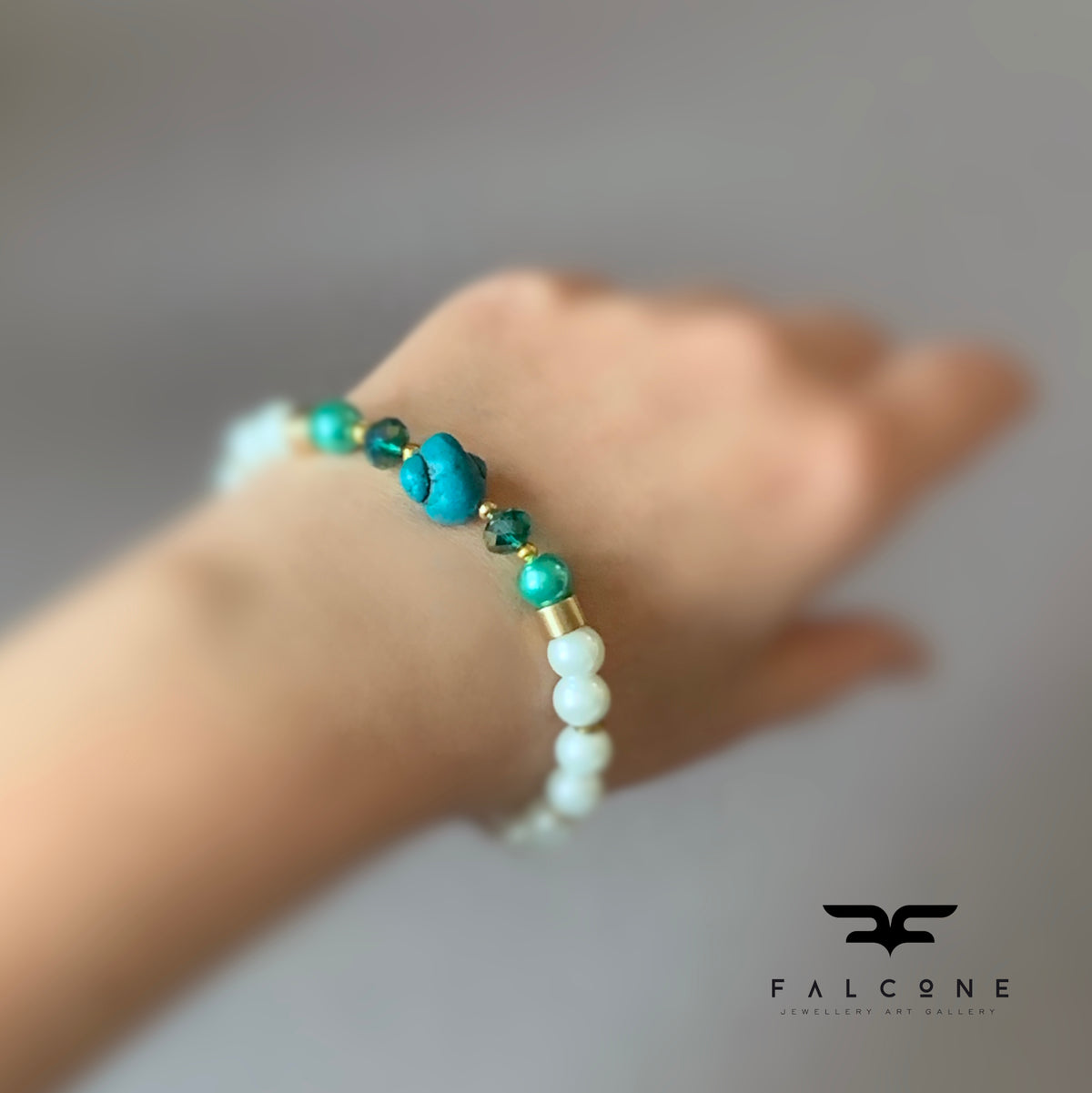 Howlite, Glass Pearl and Brass Bracelet ‘Howlite & Pearls’