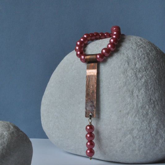 Collar de cobre hecho a mano con perlas de cristal y colgante de cobre 'Powder Pink'