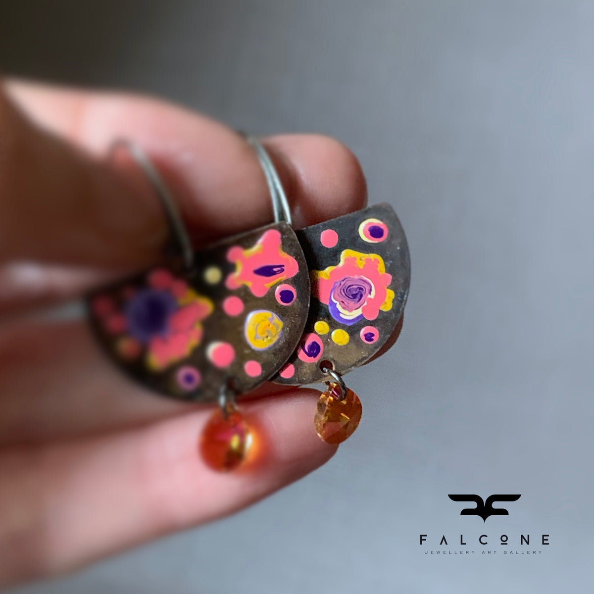 Pendientes de latón, cristales de Swarovski y plata de ley 'Jardín cósmico y Swarovski naranja'