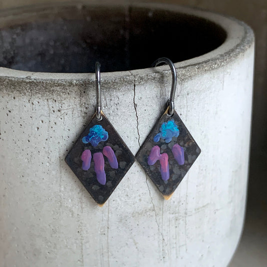 Pendientes de latón y plata 'Pequeñas Flores - Azul y Morado'