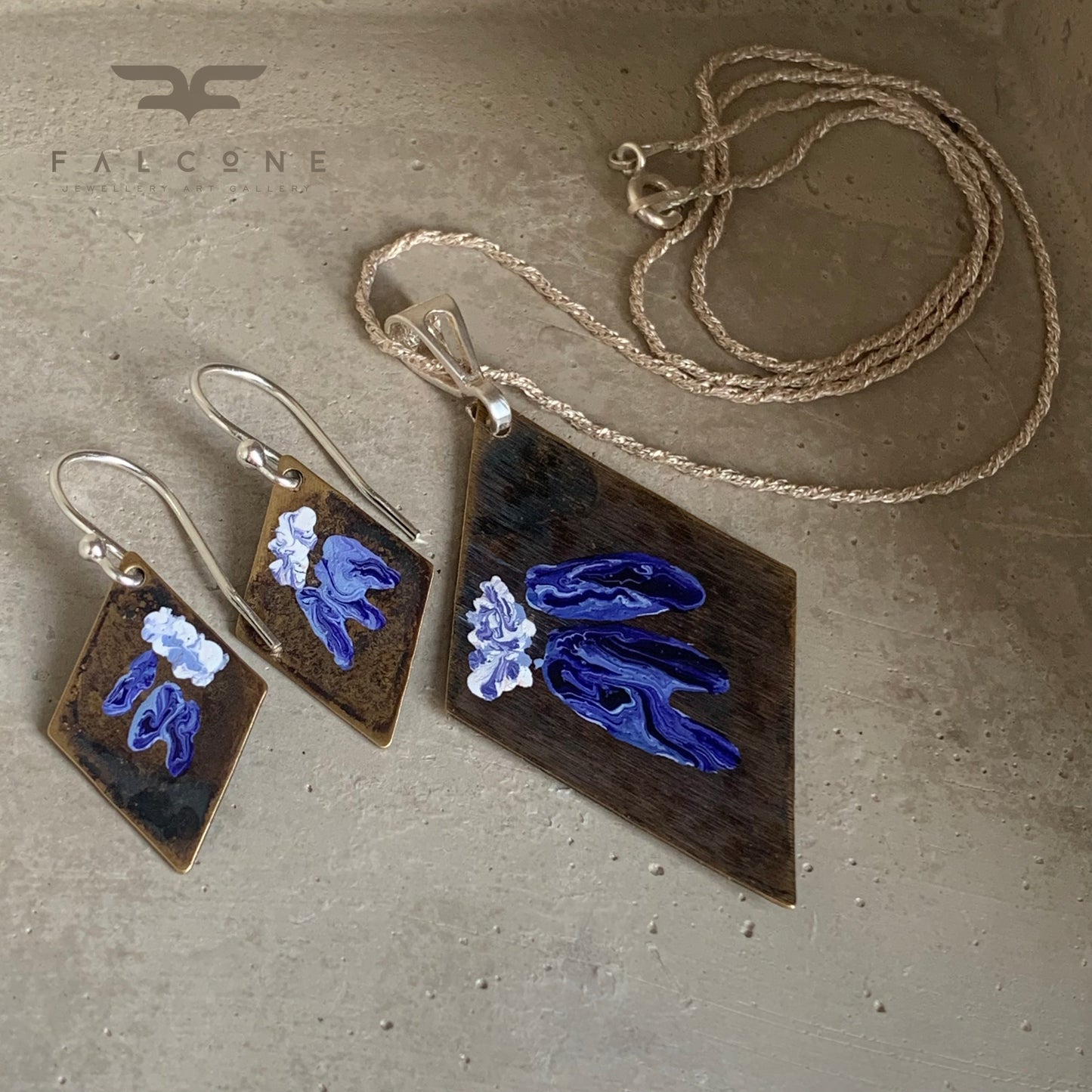 Pendientes de latón y plata 'Flores moradas'