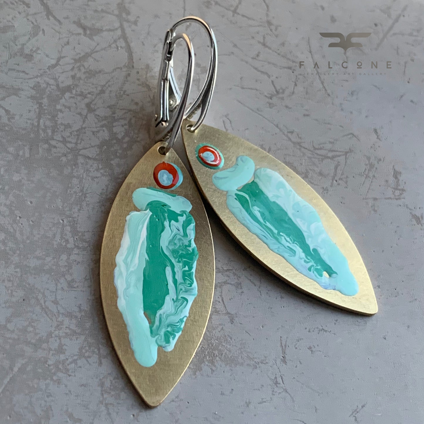 Pendientes de latón y plata de ley ‘Pez celadón con ojo rojo’