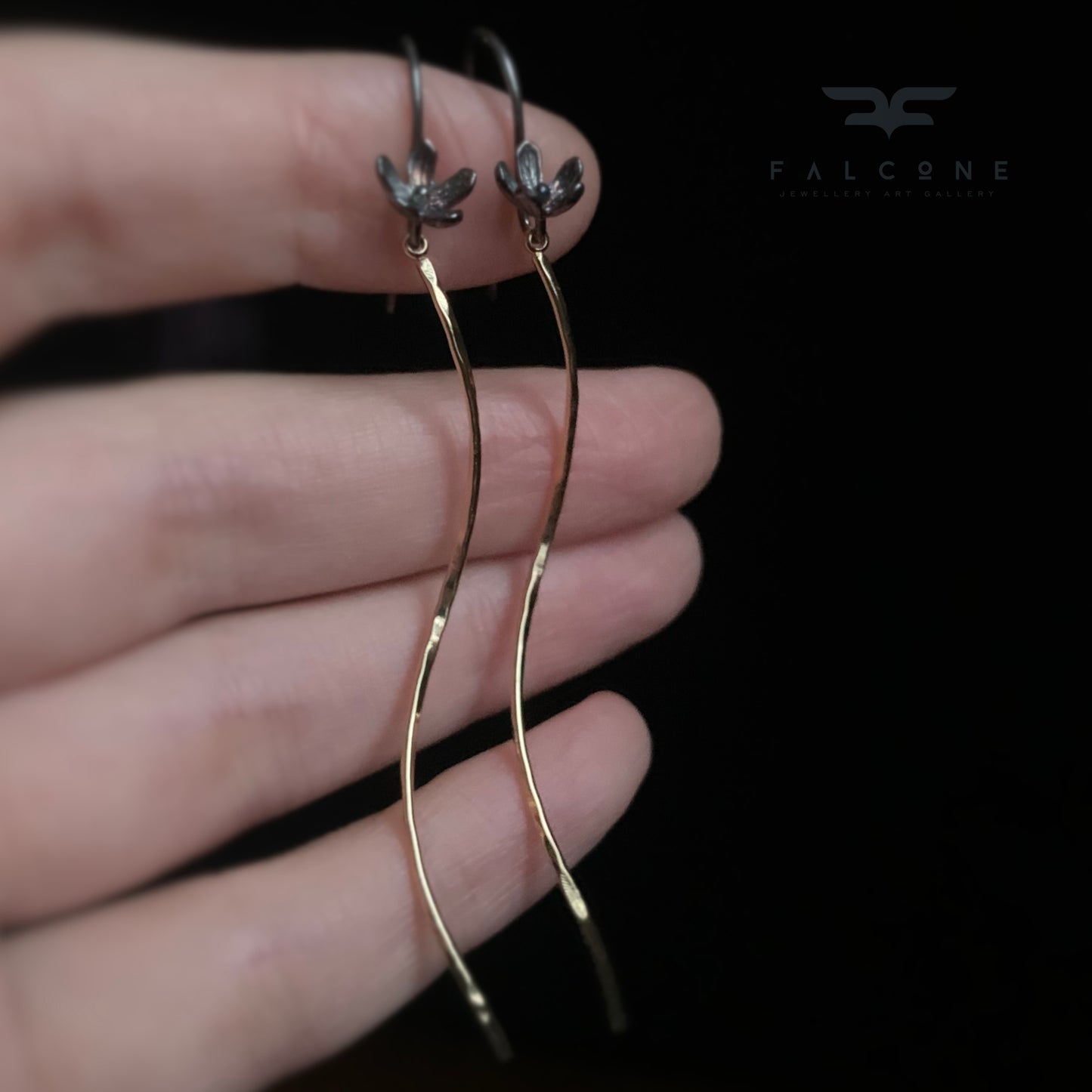 Pendientes de latón bañado en oro y plata de ley ‘Flores sobre tallos dorados’