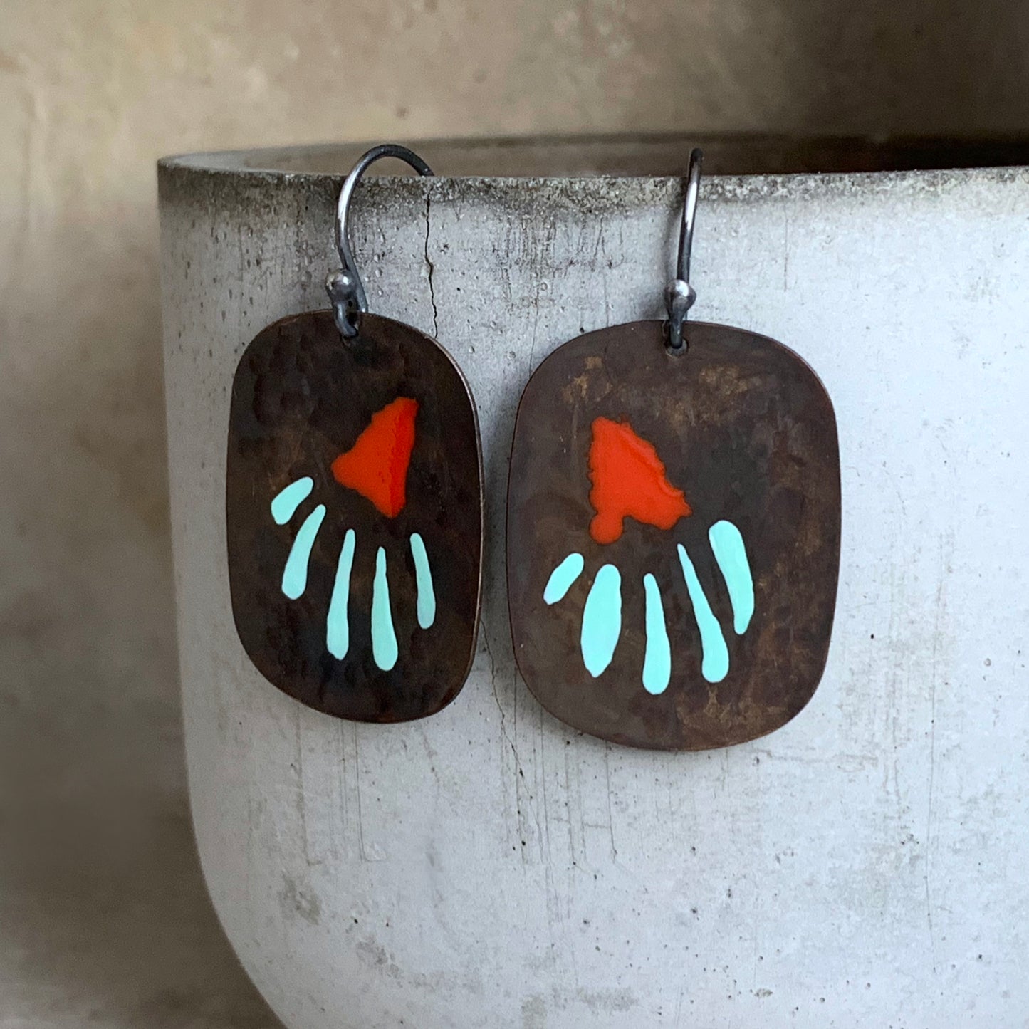 Pendientes de latón y plata de ley 'Flores geométricas - rojo y menta'