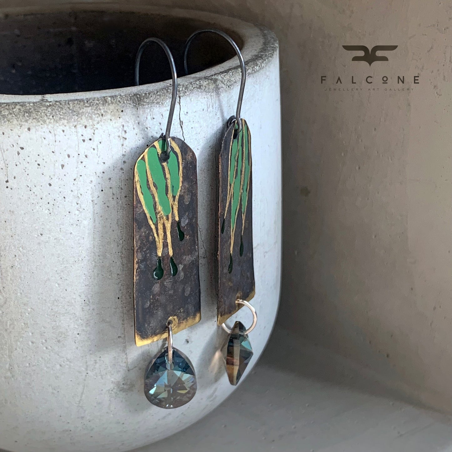 Pendientes grabados de latón y plata con cristal de Swarovski 'Forest Bells'