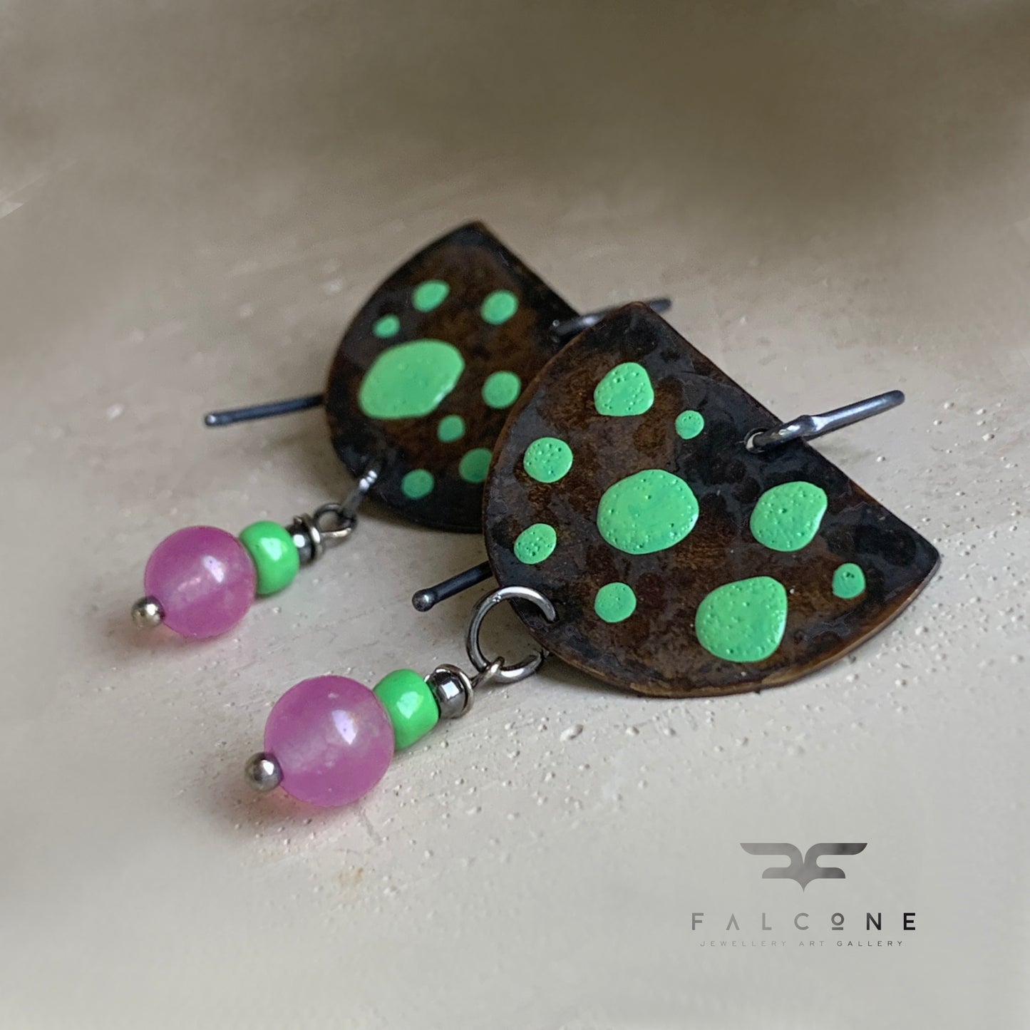 Earrings in brass, silver and jade 'Sweet Pea Pink'