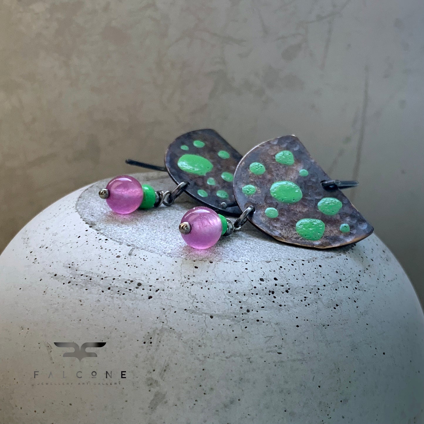 Earrings in brass, silver and jade 'Sweet Pea Pink'