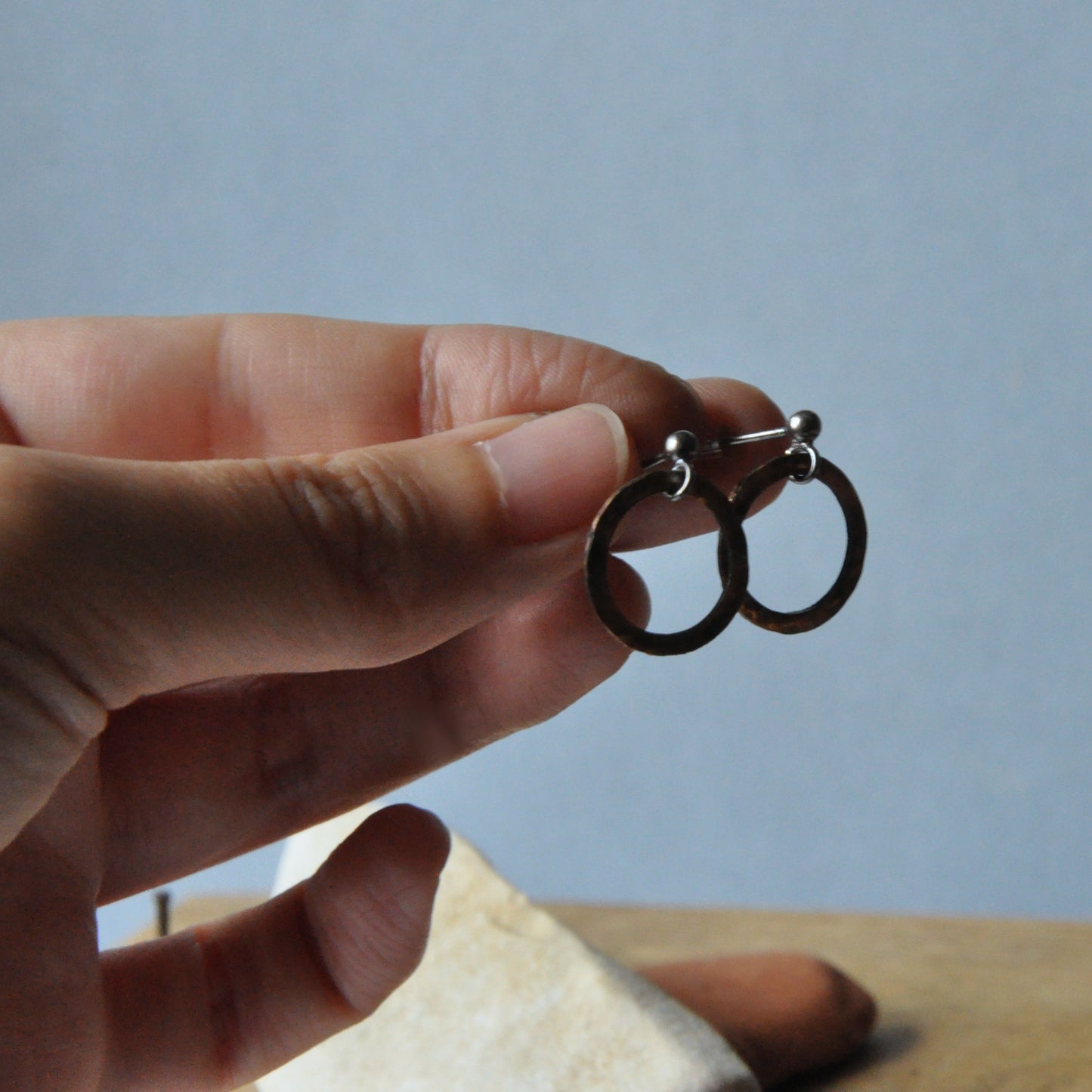 Circle copper earrings with silver earwires 'Brick raw copper'