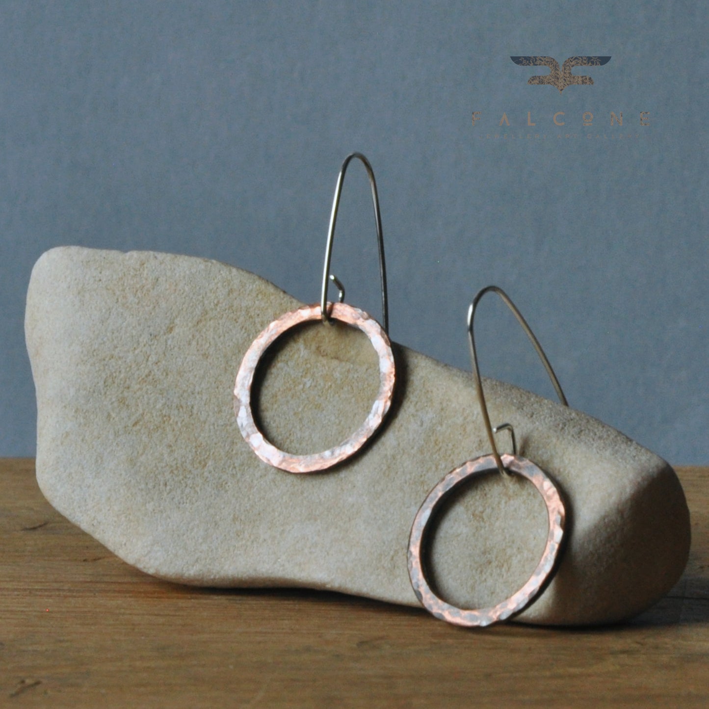 Pendientes circulares de cobre con ganchos de plata 'Brick raw copper'