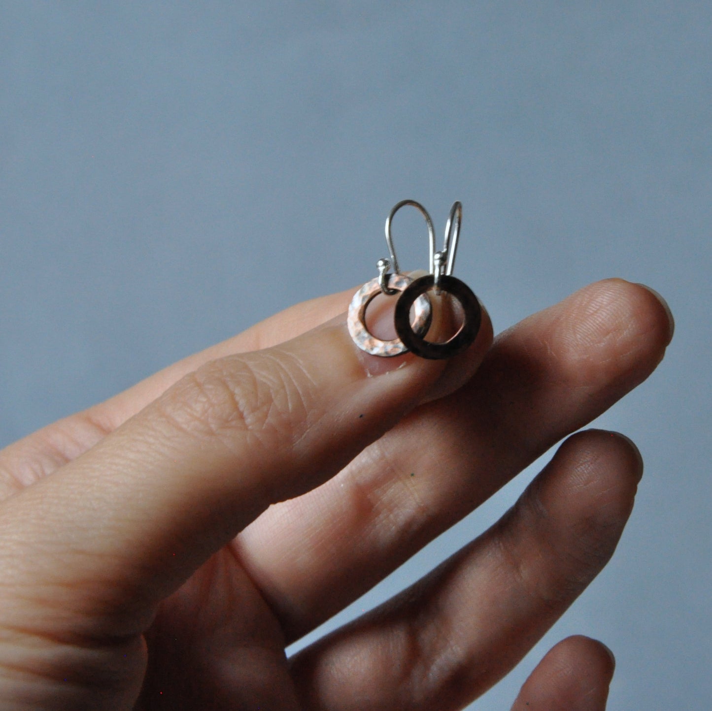 Circle copper earrings with silver earwires 'Brick raw copper'