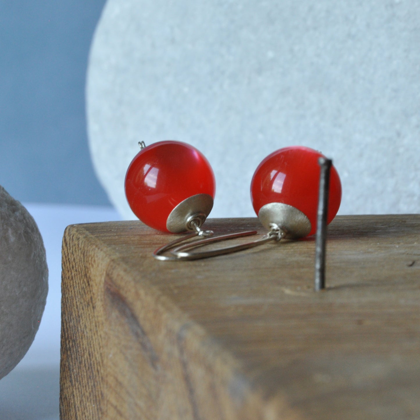 Pendientes de plata con grandes bolas de resina 'Peach Sorbet'