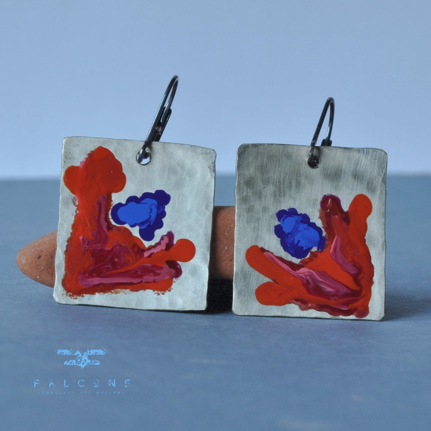 Pendientes hechos a mano de latón blanco 'Exotic Orange'