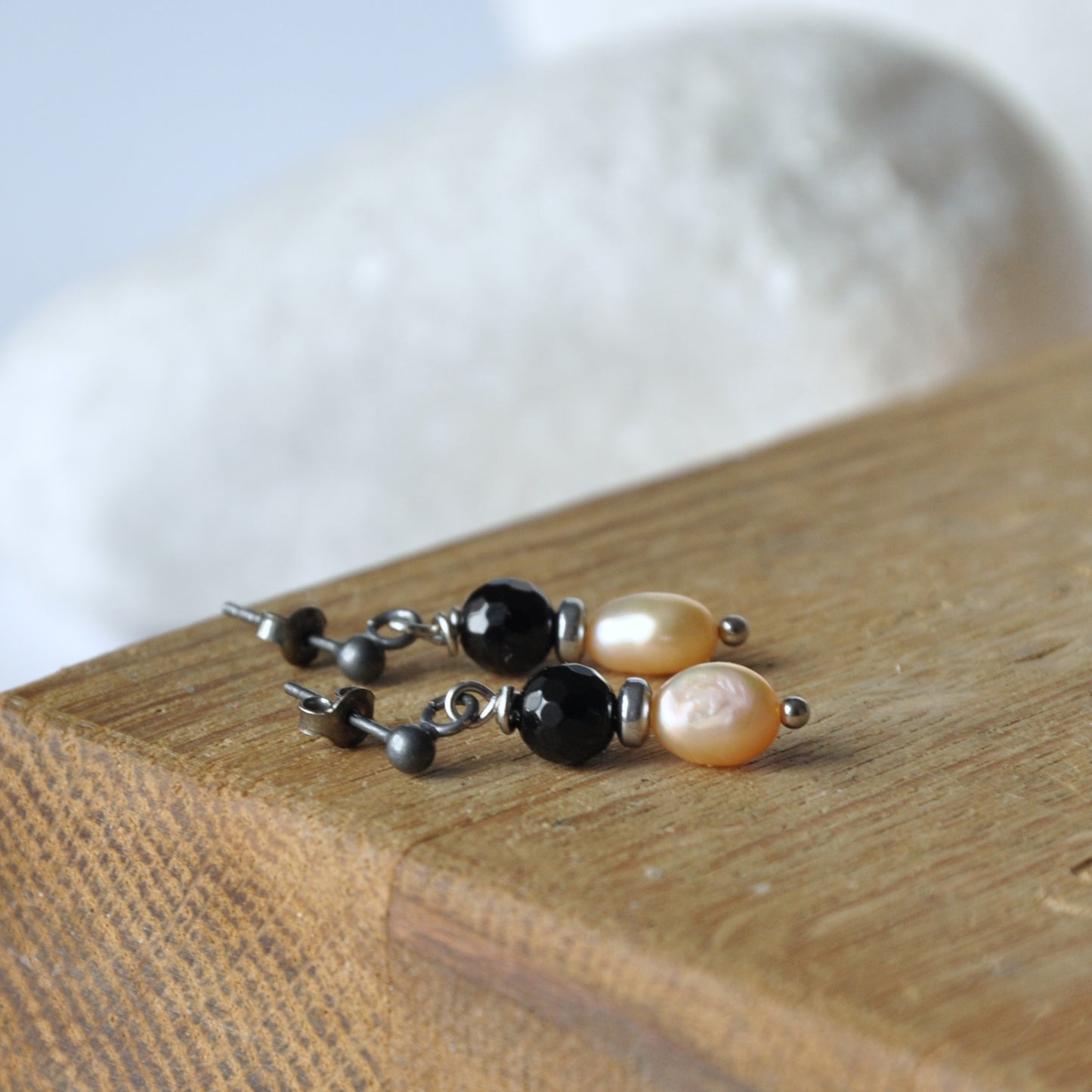 Elegant handmade silver stud earrings with natural salmon pearls and onyx 'Pearls with Onyx'