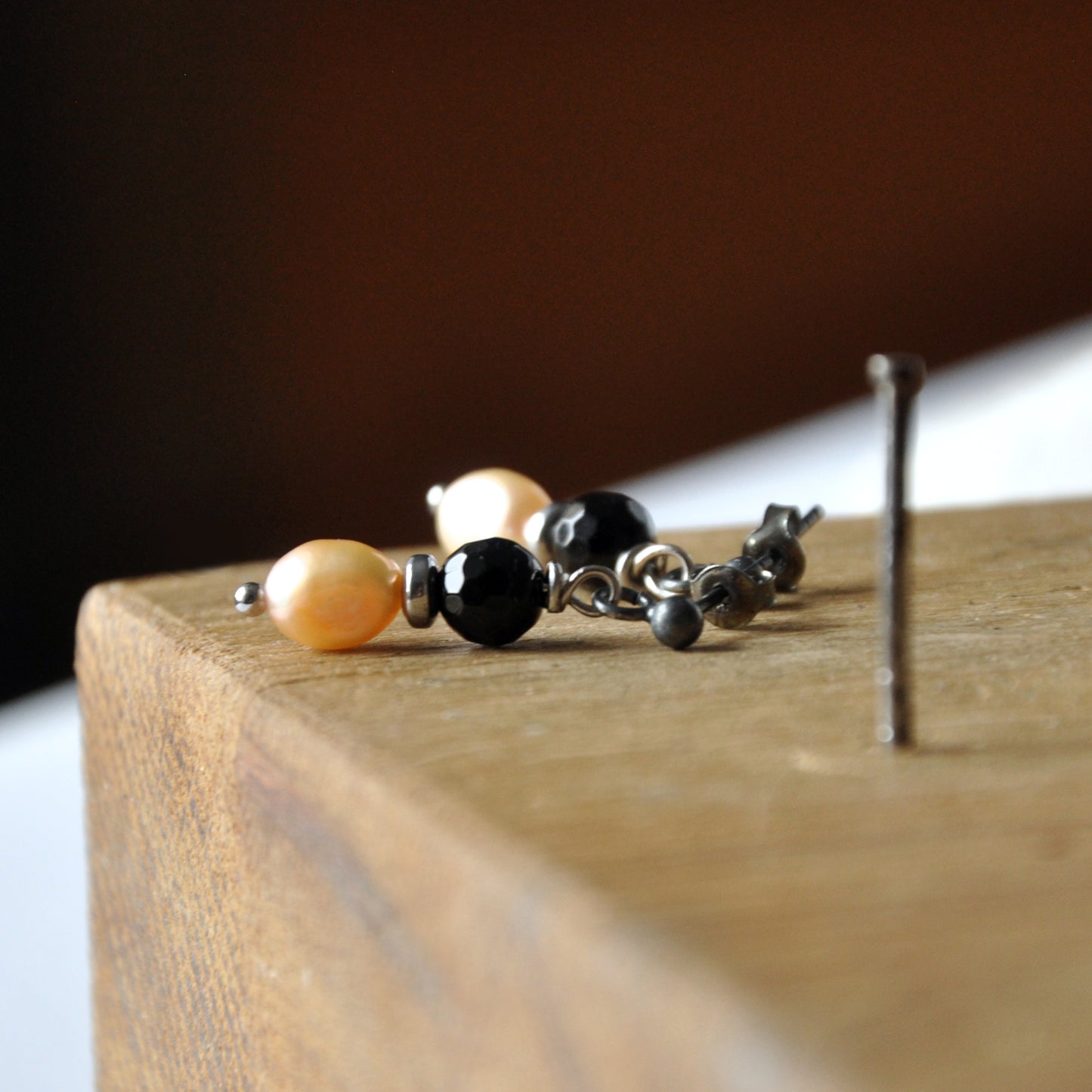 Elegant handmade silver stud earrings with natural salmon pearls and onyx 'Pearls with Onyx'