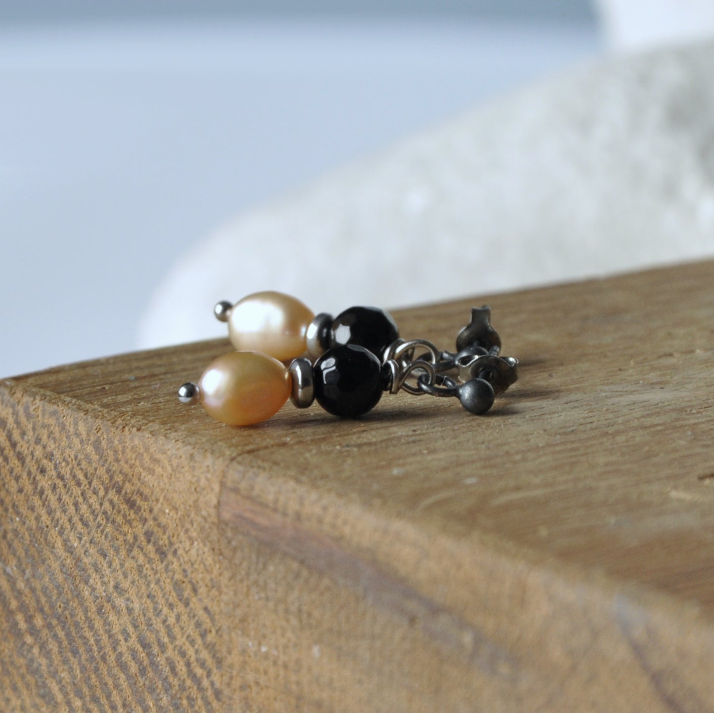 Elegant handmade silver stud earrings with natural salmon pearls and onyx 'Pearls with Onyx'