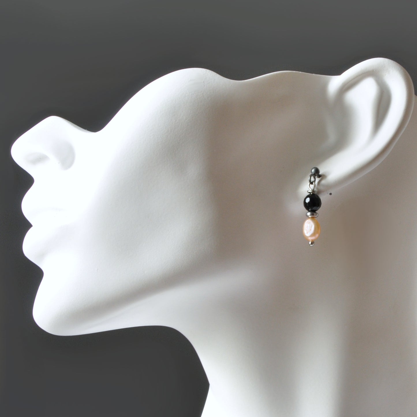 Elegant handmade silver stud earrings with natural salmon pearls and onyx 'Pearls with Onyx'