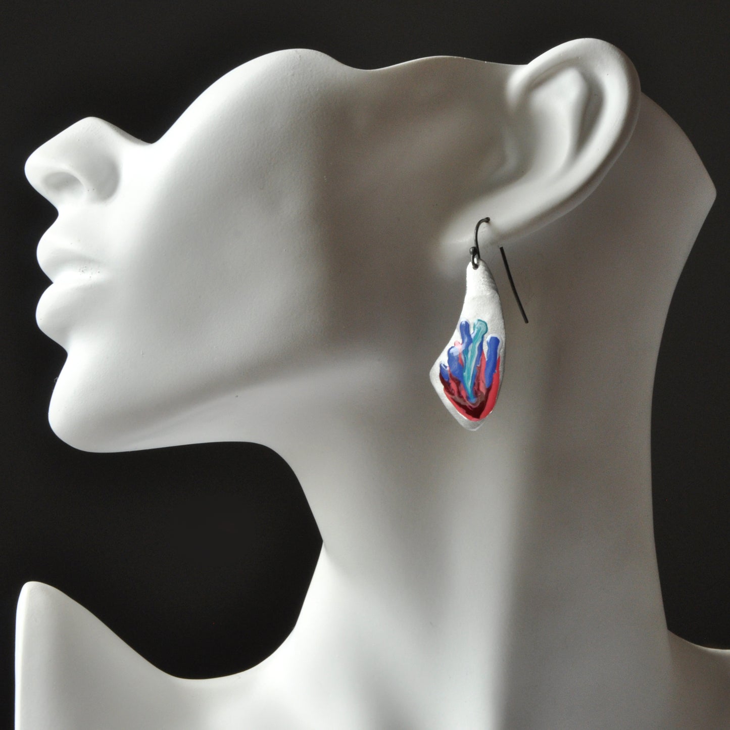 Pendientes fabricados en aluminio forjado y esmaltado brillante 'Coral Reef: Rosa, Azul, Turquesa'