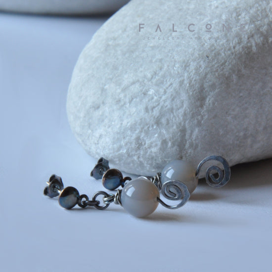 Silver stud earrings with smooth agate balls 'Silver Swirls'