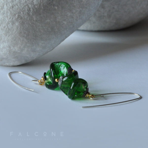 Eye-catching earrings with glass bead 'Green Twists'