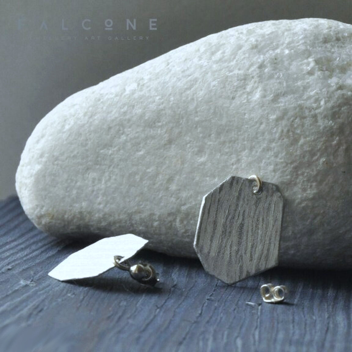 Unique & engraved aluminium stud earrings of irregular shape 'Crystals'