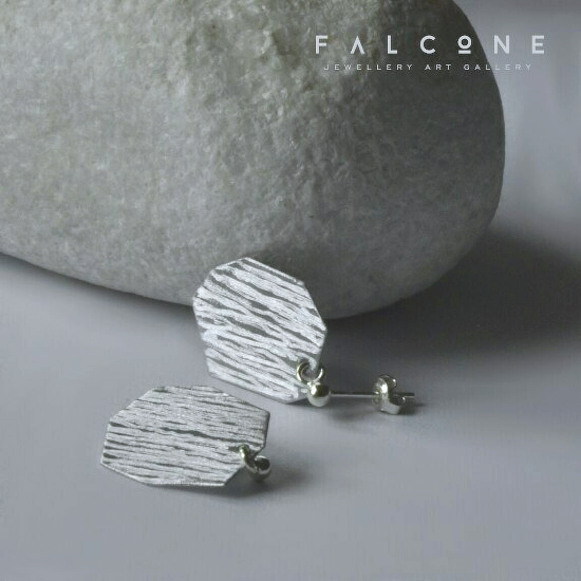 Unique & engraved aluminium stud earrings of irregular shape 'Crystals'