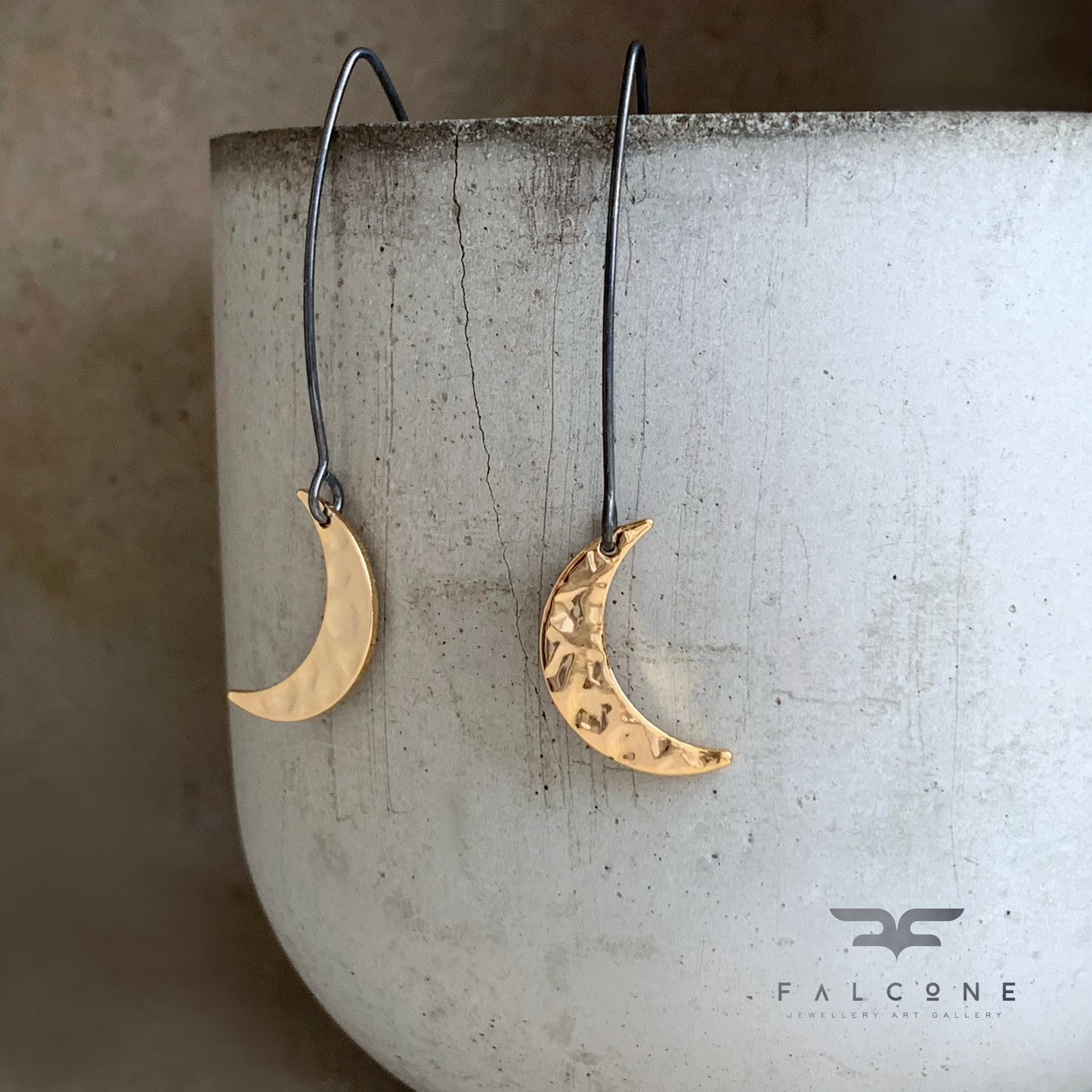 Pendientes de latón bañado en oro y plata de ley 'Antes de la luna llena'