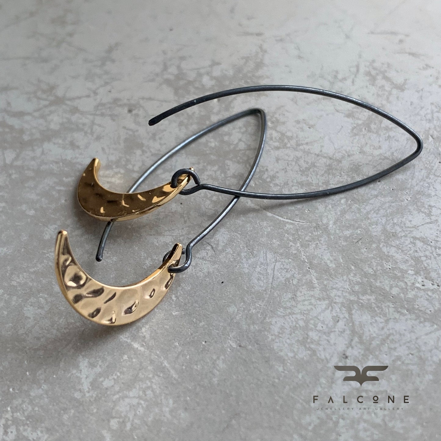 Pendientes de latón bañado en oro y plata de ley 'Antes de la luna llena'