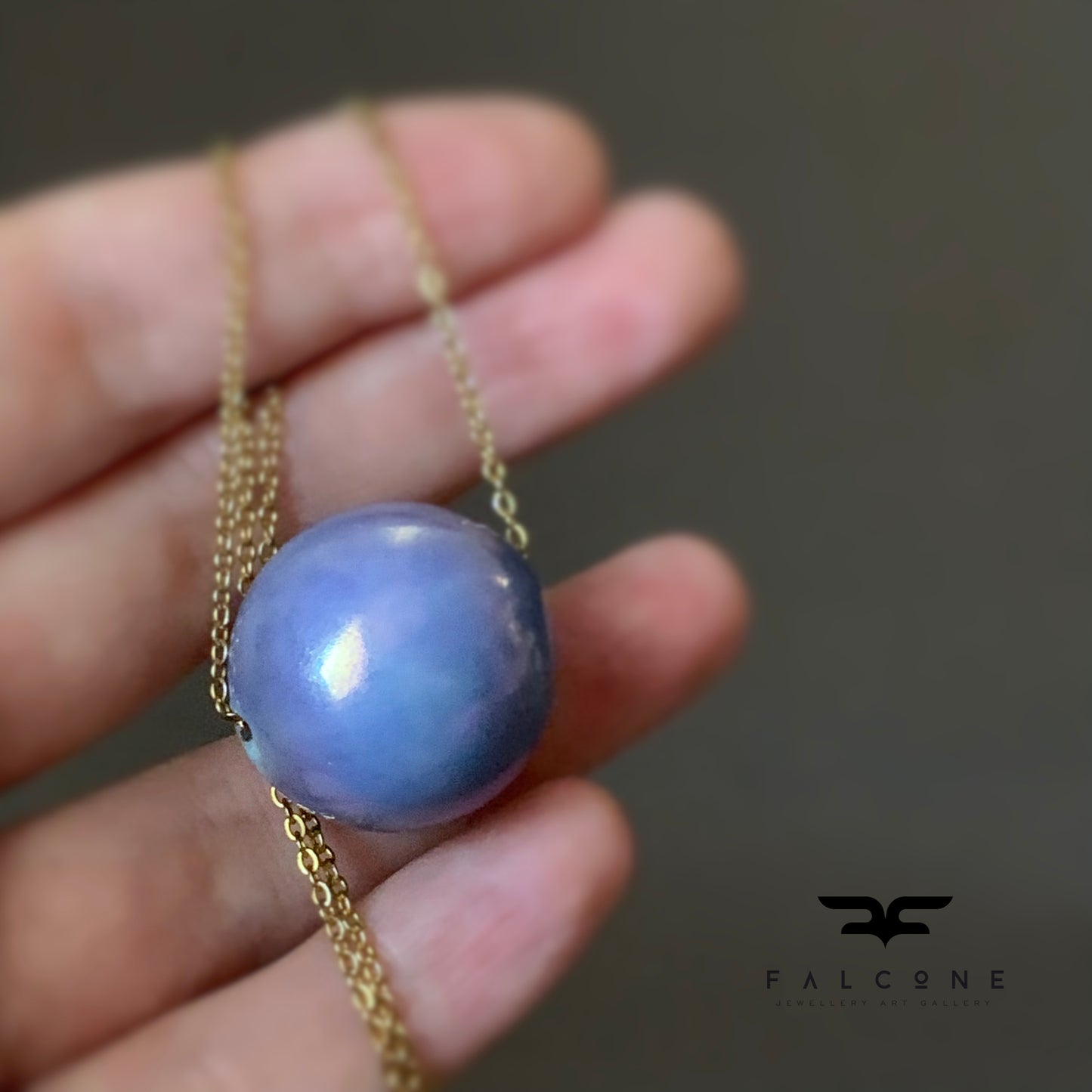 Collar de latón bañado en oro y cerámica 'Sphere'