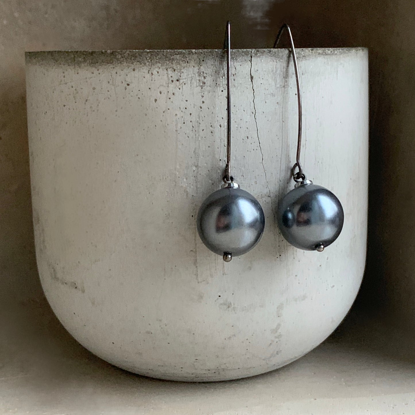 Pendientes con perlas esféricas ‘Gris’