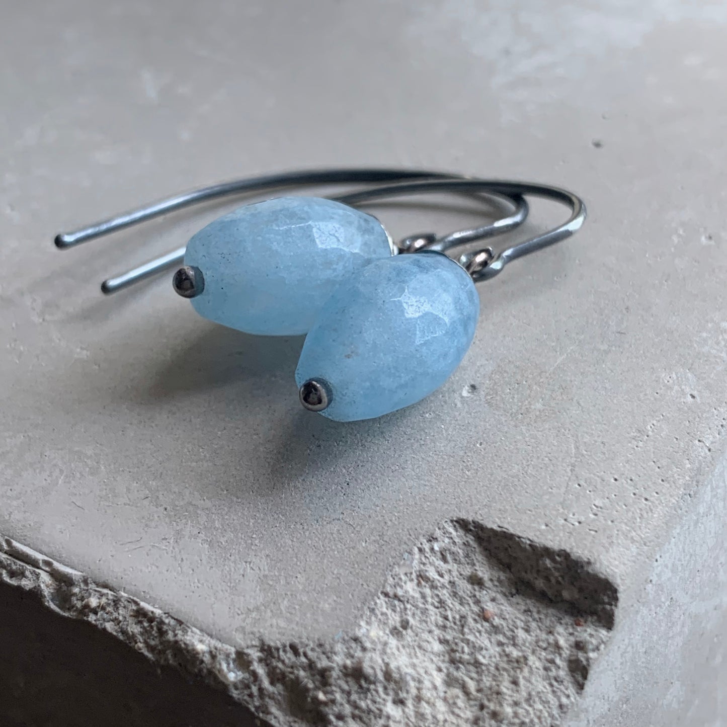Pendientes de cuarzo y plata de ley 'Azul pastel'