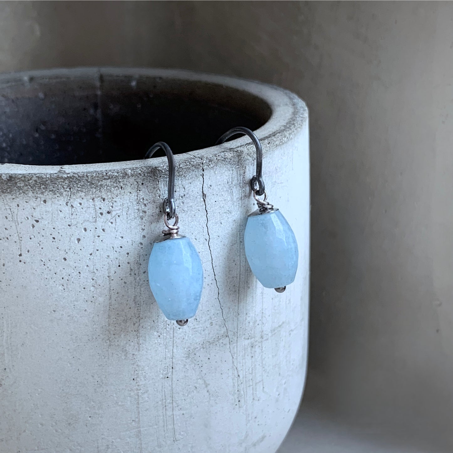 Pendientes de cuarzo y plata de ley 'Azul pastel'