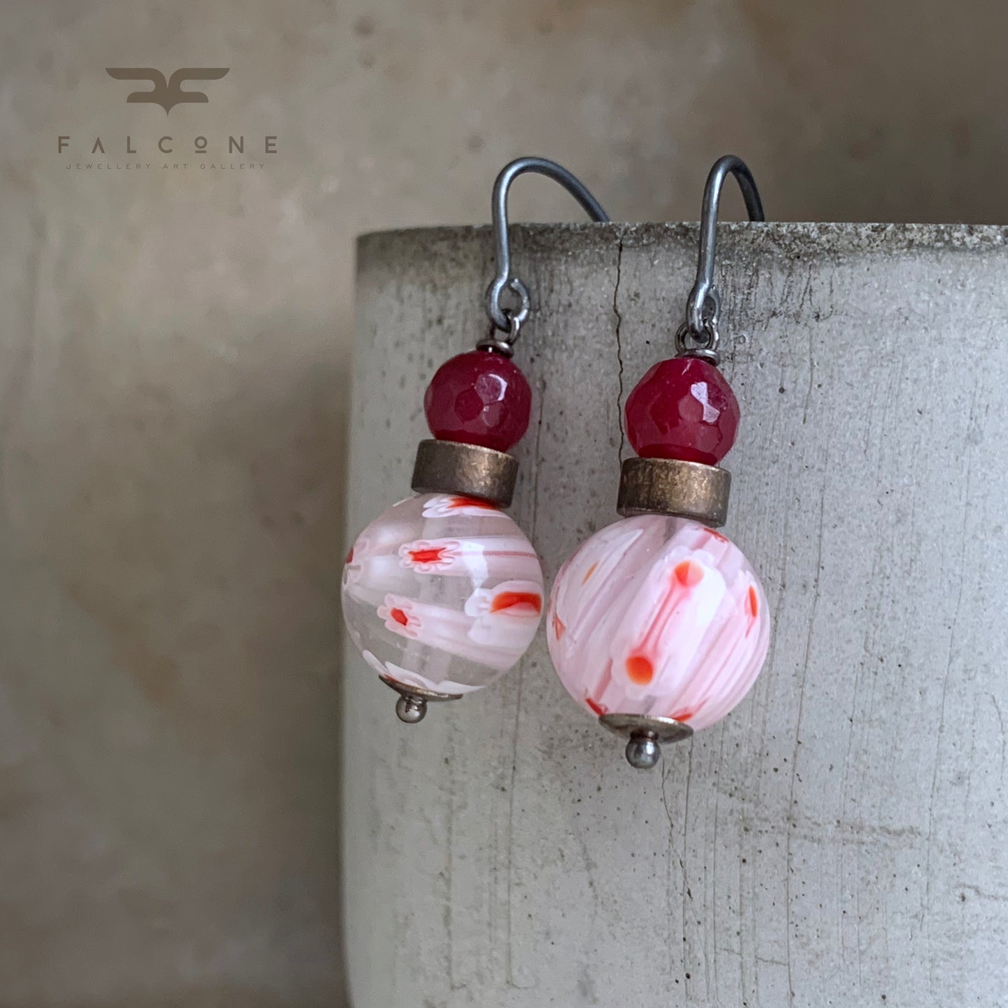 Pendientes de jadeíta, vidrio millefiori y plata de ley 'Millefiori blanco y burdeos'