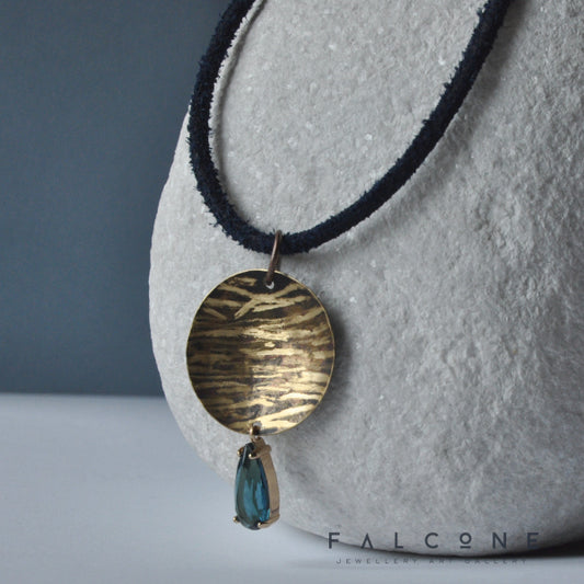 Engraved necklace of brass, glass and natural strap 'Warm Evening'