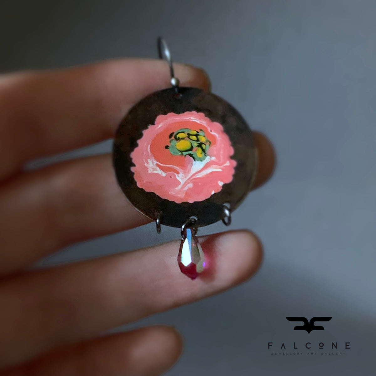 Pendientes de latón, cristales de Swarovski y plata de ley ‘Nenúfares rosas y Swarovski fucsia’