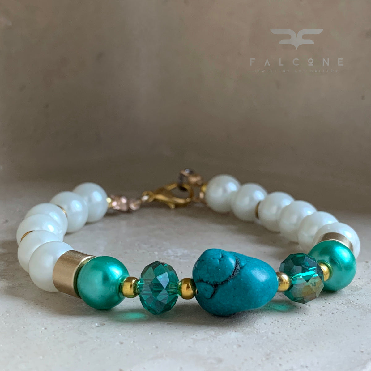 Howlite, Glass Pearl and Brass Bracelet ‘Howlite & Pearls’