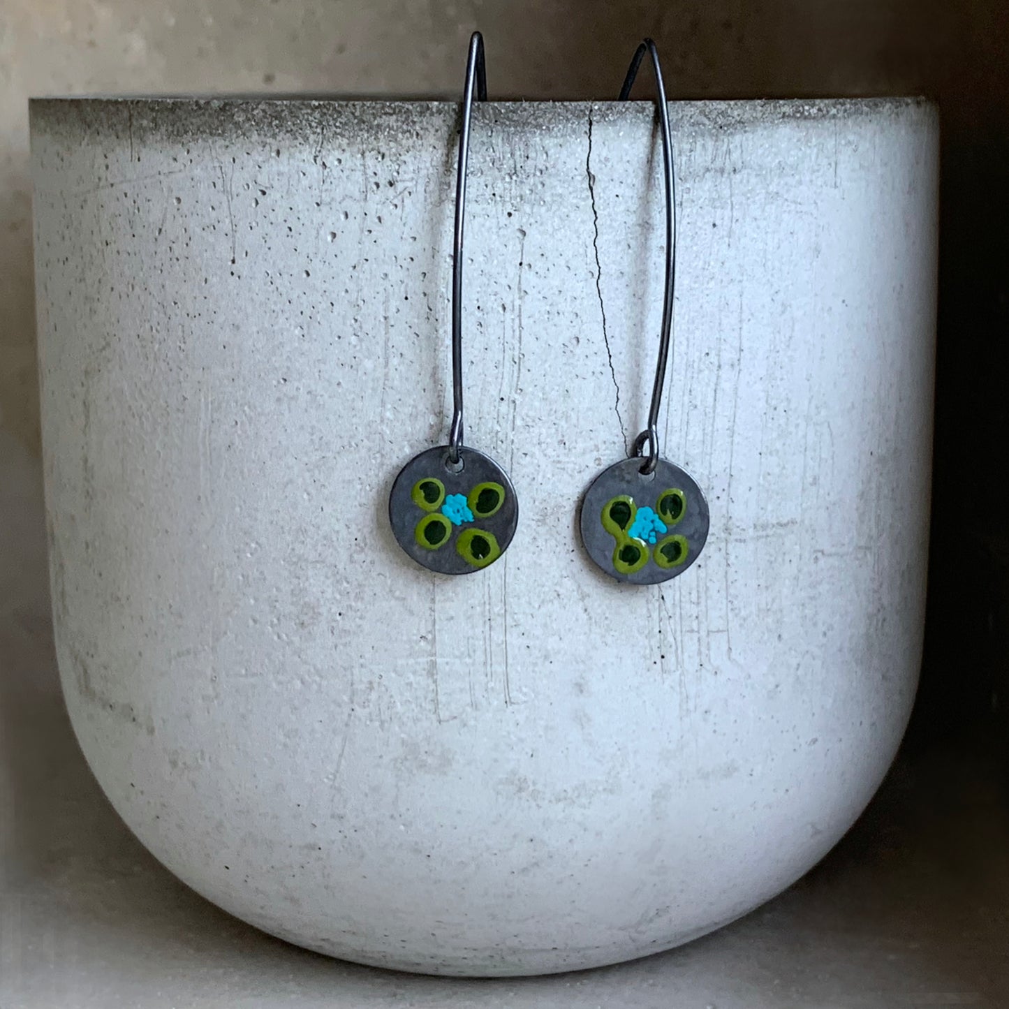Pendientes de plata de ley con esmalte 'Flores silvestres - verde y turquesa'