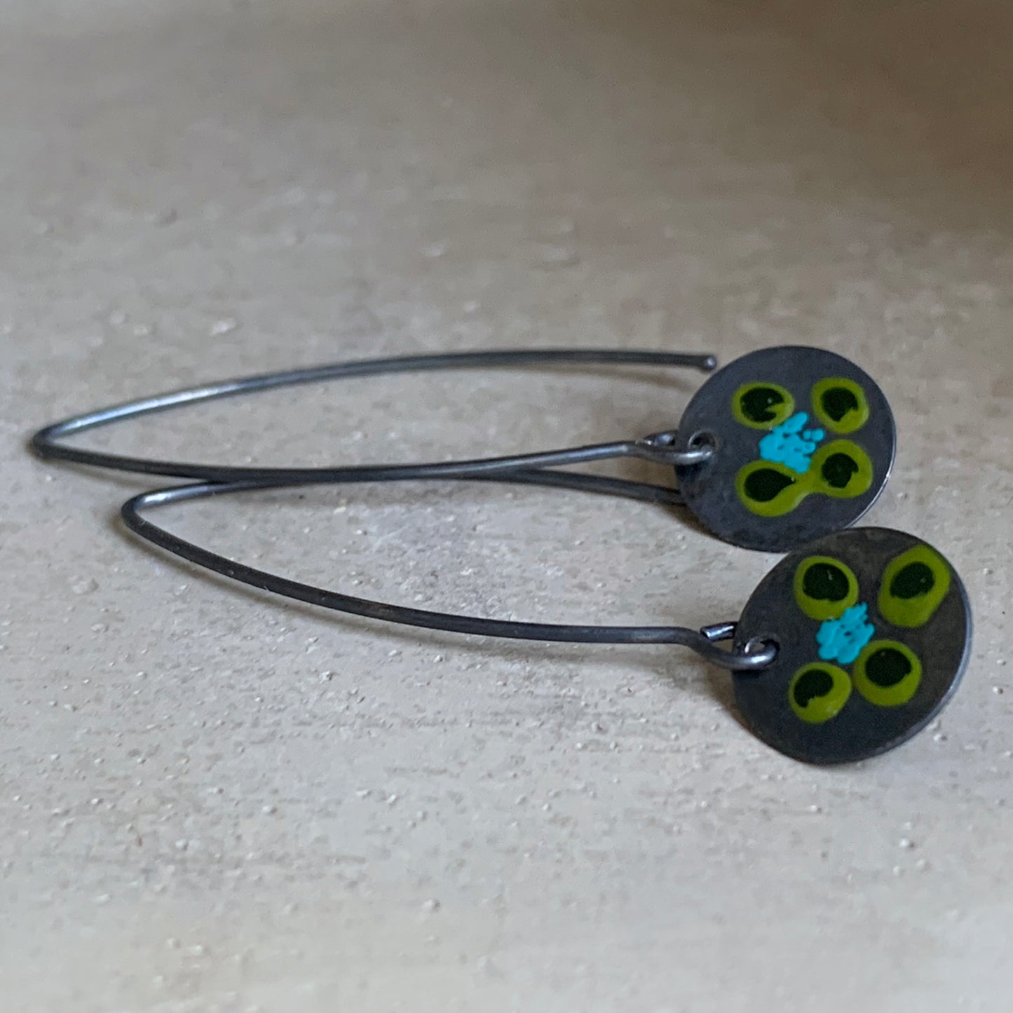 Pendientes de plata de ley con esmalte 'Flores silvestres - verde y turquesa'