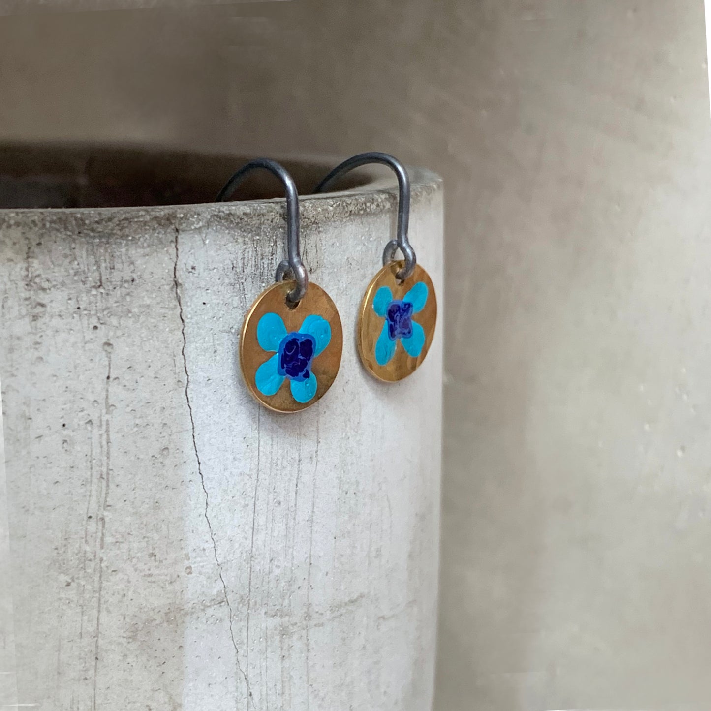 Pendientes de latón y plata de ley 'Flores silvestres - Dorado y turquesa'