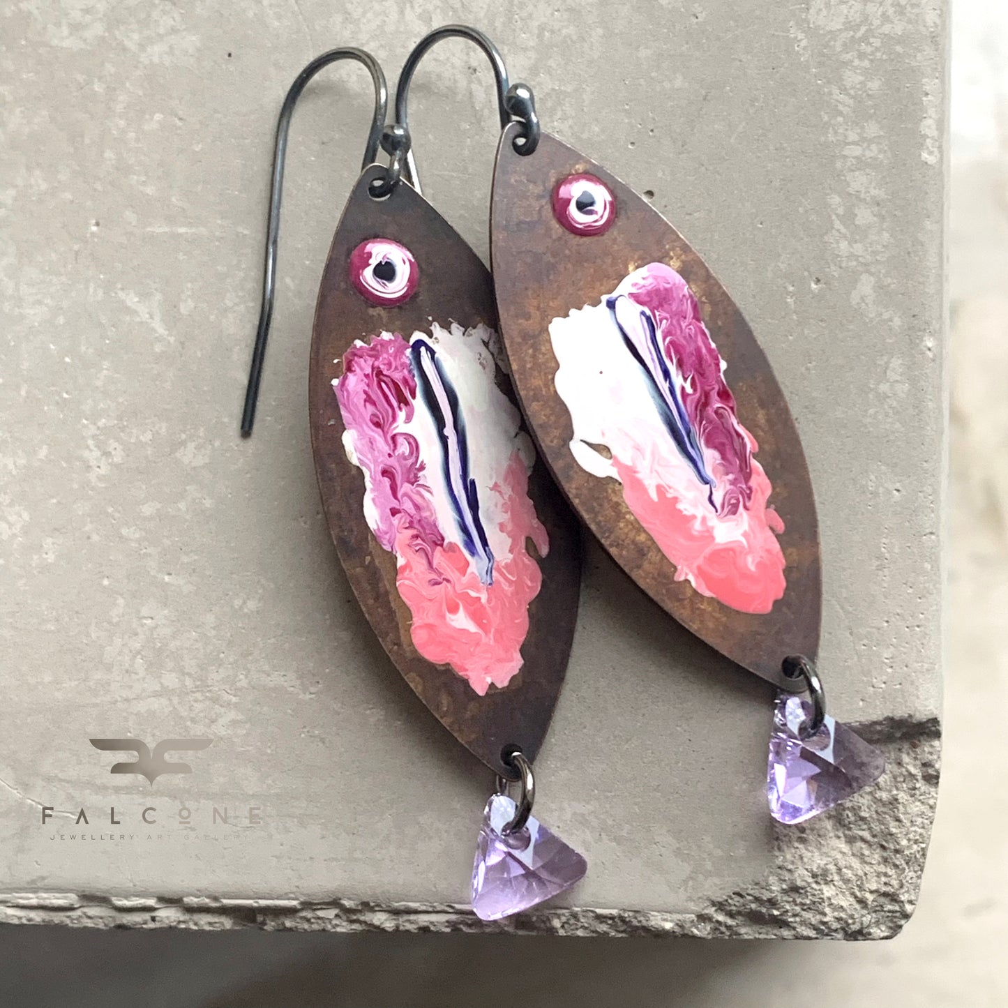Pendientes de latón, plata de ley y cristales de Swarovski 'Pez rosa lila'