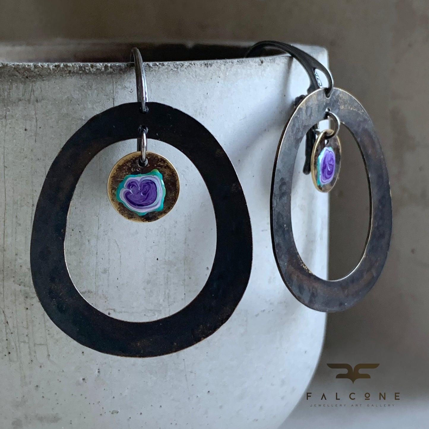 Pendientes de latón y plata de ley 'Jardín secreto - violeta y verde'