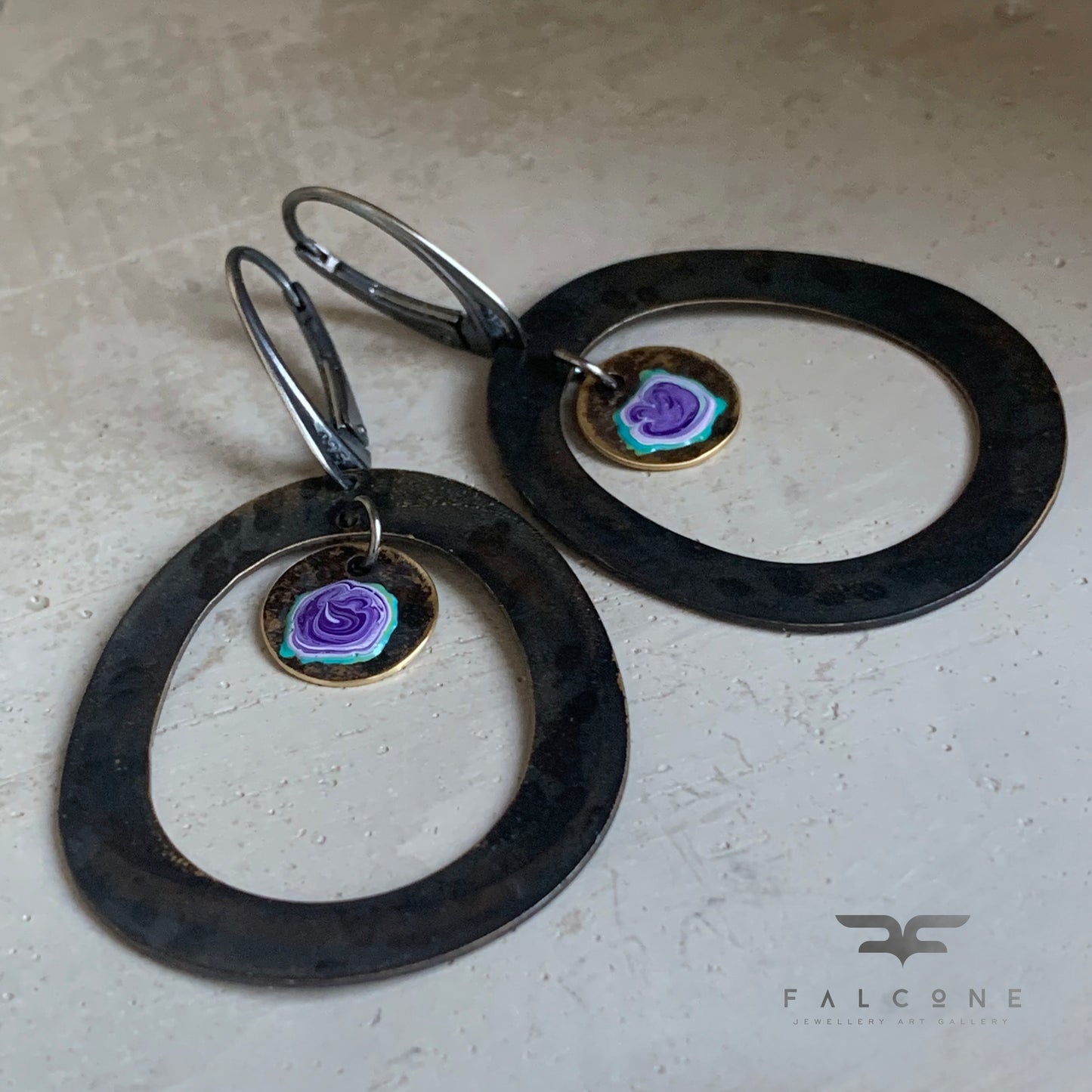 Pendientes de latón y plata de ley 'Jardín secreto - violeta y verde'