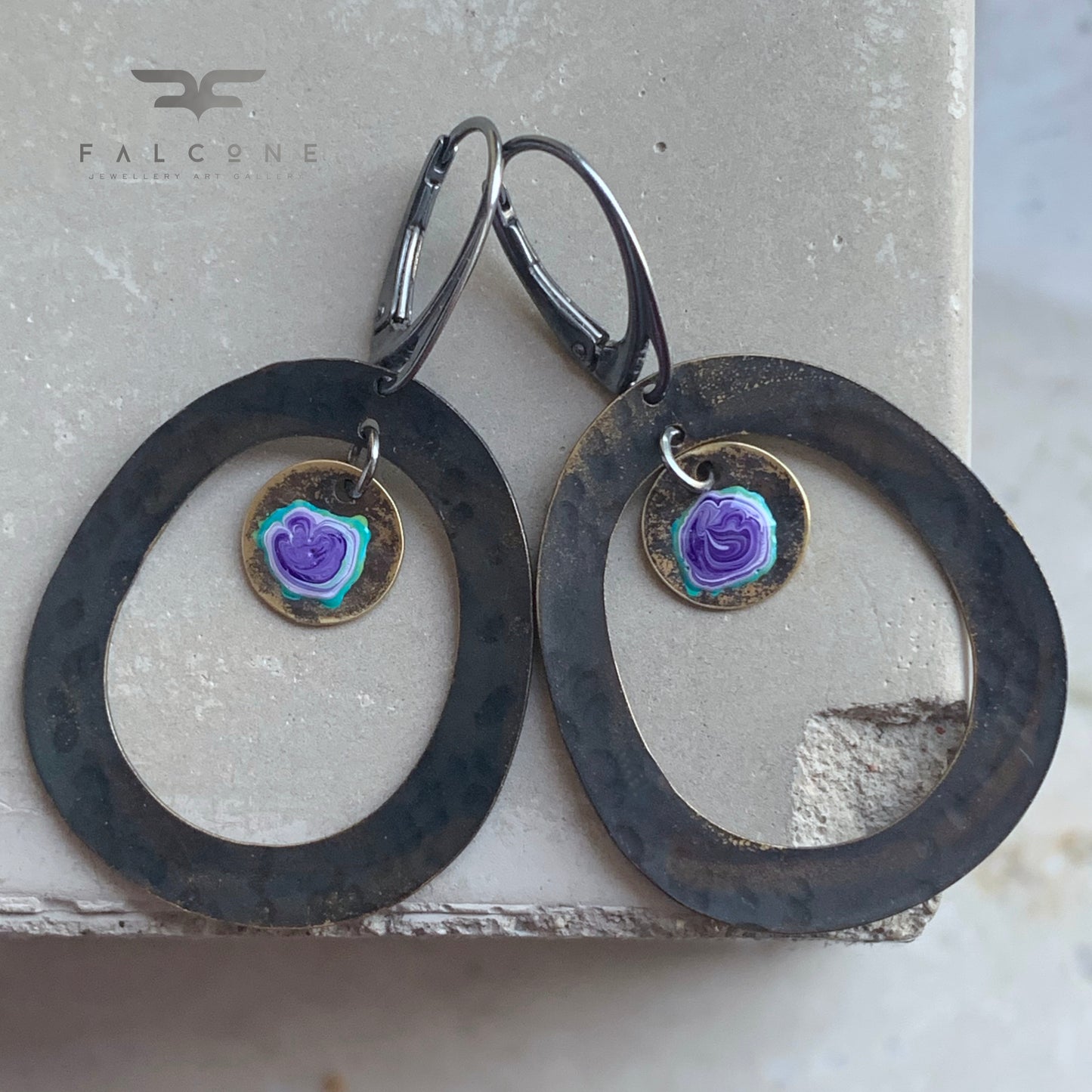 Pendientes de latón y plata de ley 'Jardín secreto - violeta y verde'