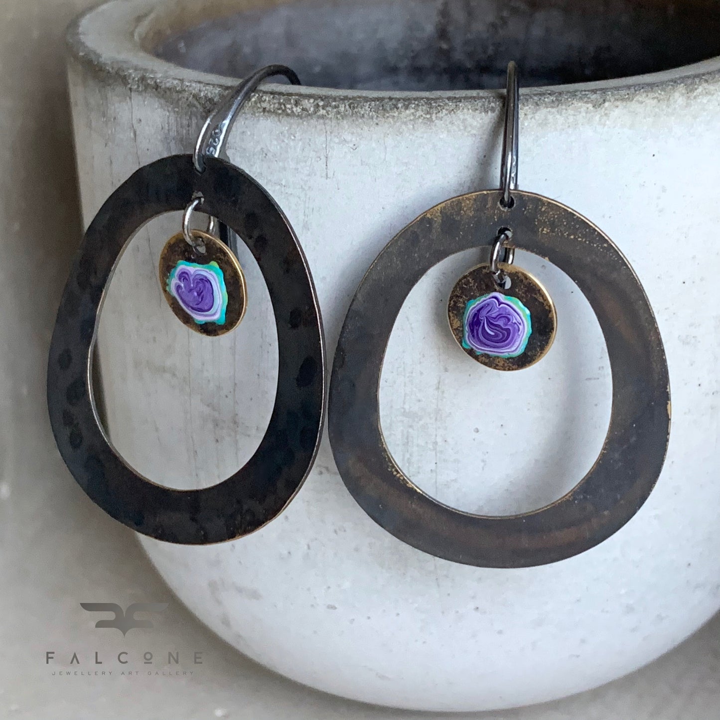 Pendientes de latón y plata de ley 'Jardín secreto - violeta y verde'